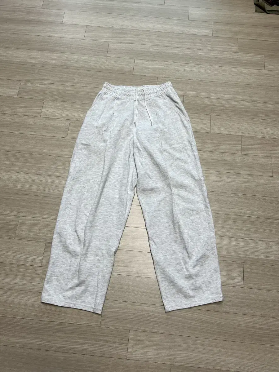 Zero Dip One-Tuck Sweatpants M