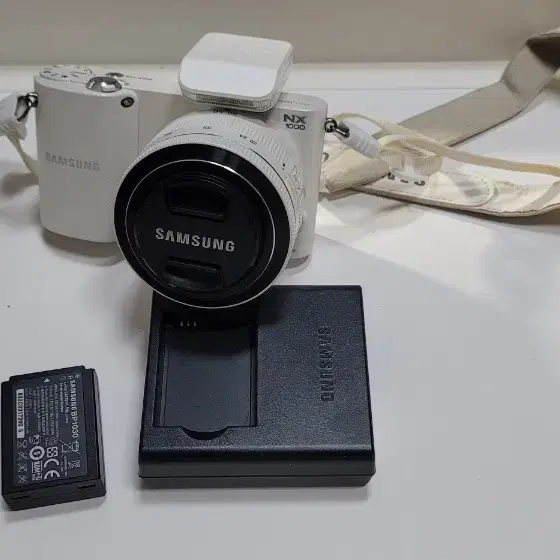 SAMSUNG NX1000