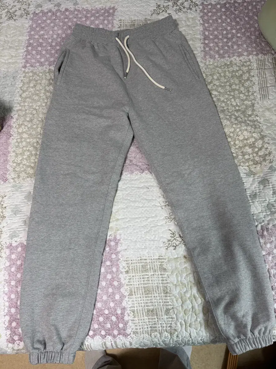 No-shirt jogger pants