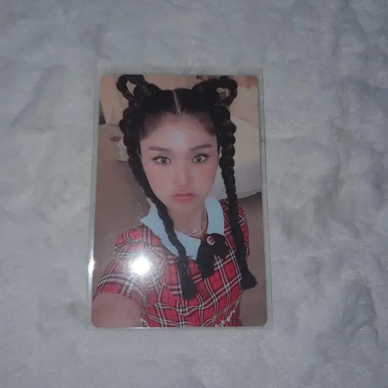 Oh my girl Clashfight photocard is for sale!