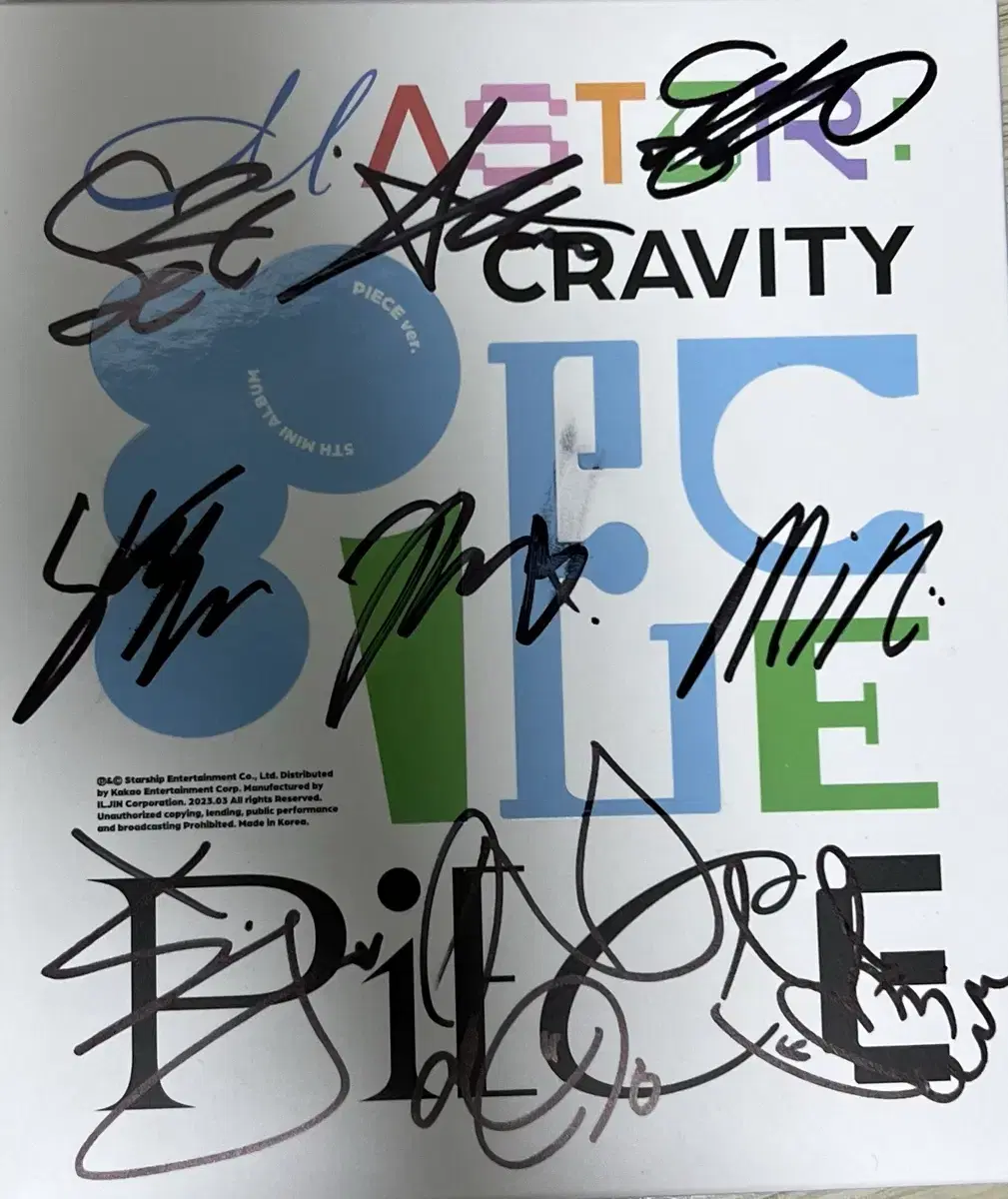 Cravity signed album.