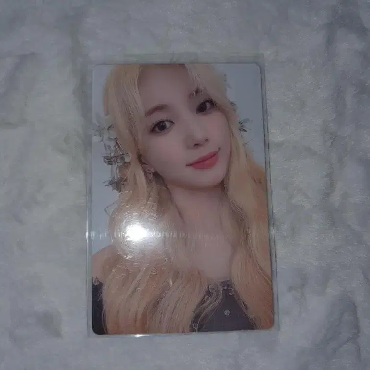 Oh my girl Clashfight photocard is for sale!