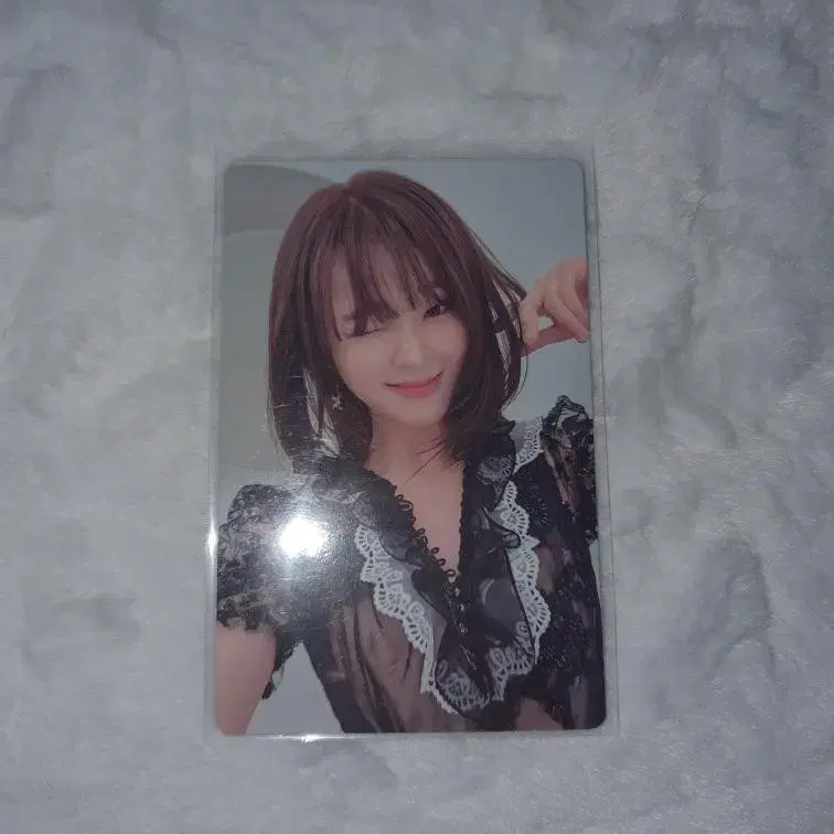 Oh my girl Clashfight photocard is for sale !