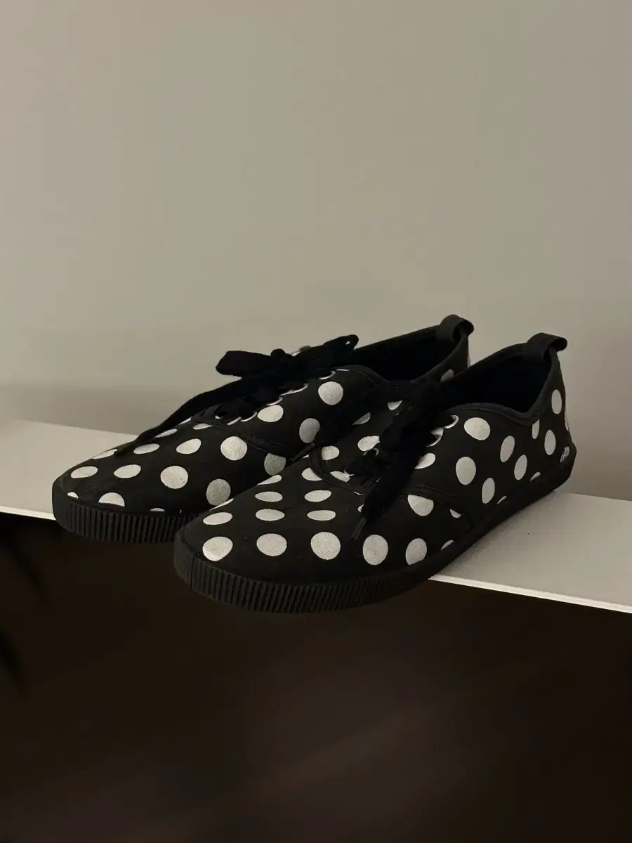 Dot Sneakers / H&M Divided