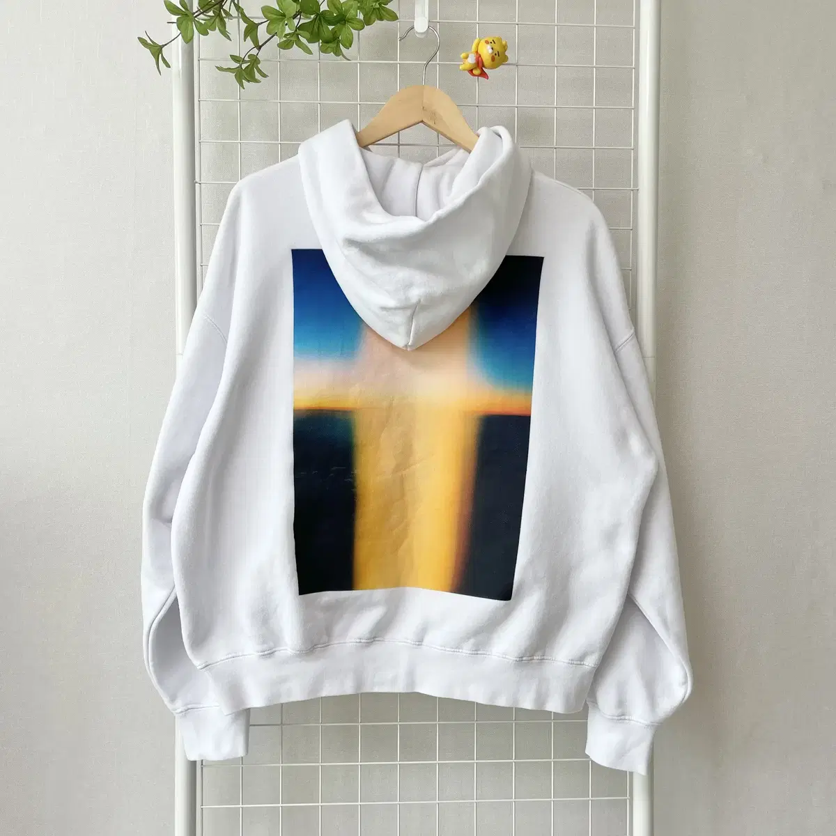 Peer Of God Graphic Sweatshirt White WK-0067