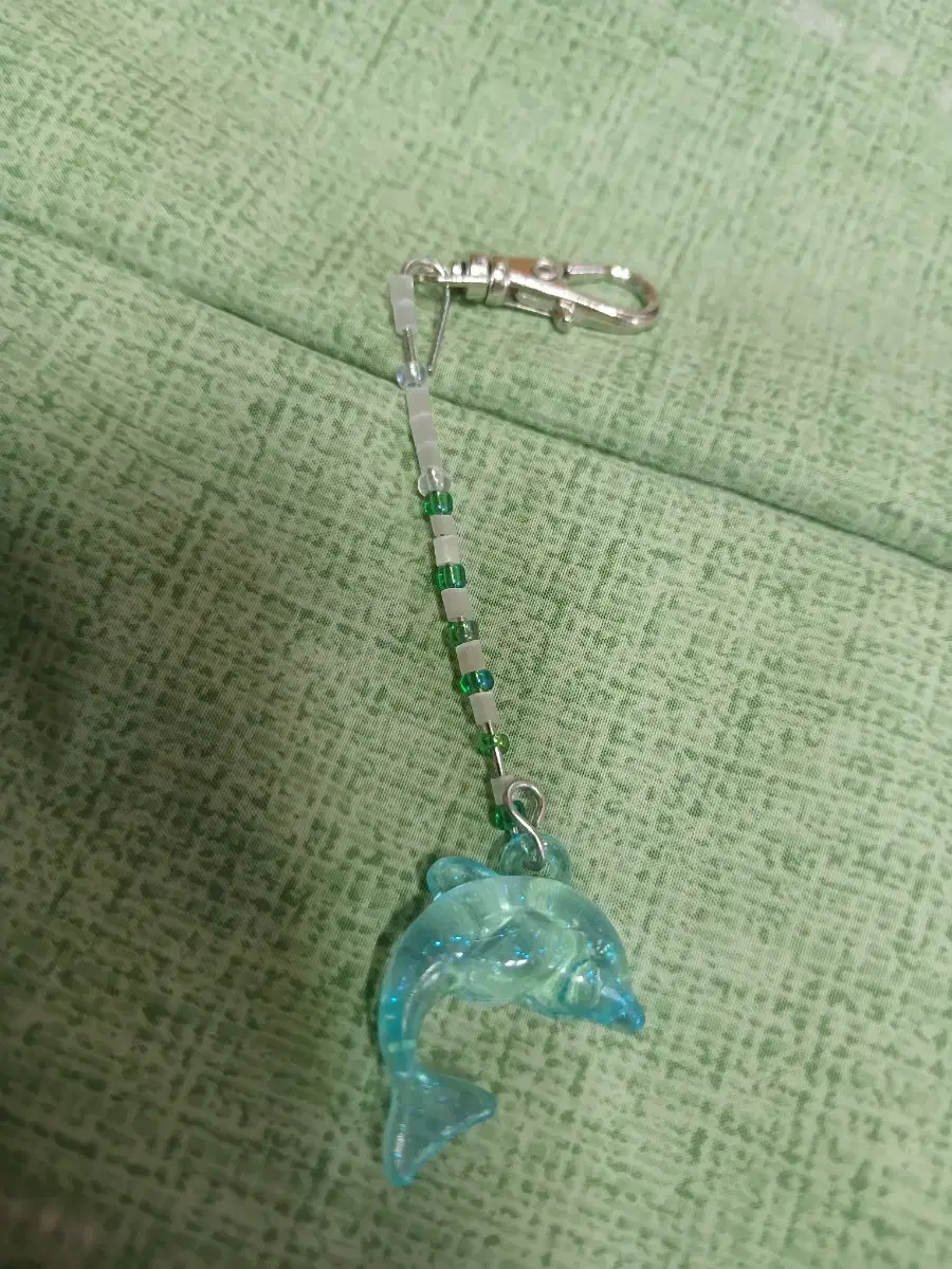 A slightly odd dolphin keyring