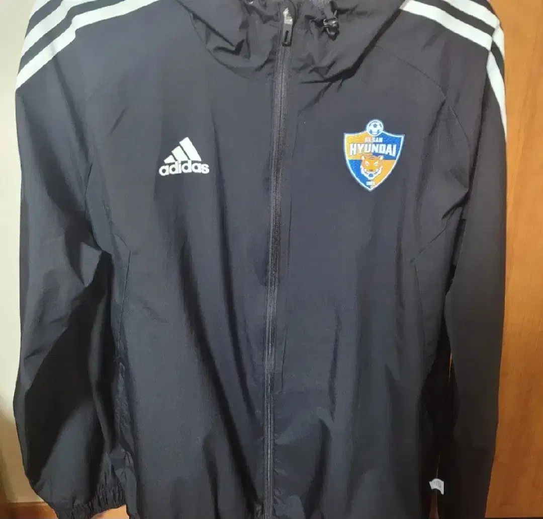 Ulsan Hyundai (UlsanHD) windbreaker bundle to sell