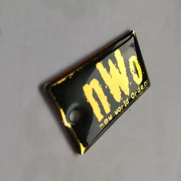 신일본 프로레슬링 nWo 목걸이용 펜던트 탑만 판매합니다.