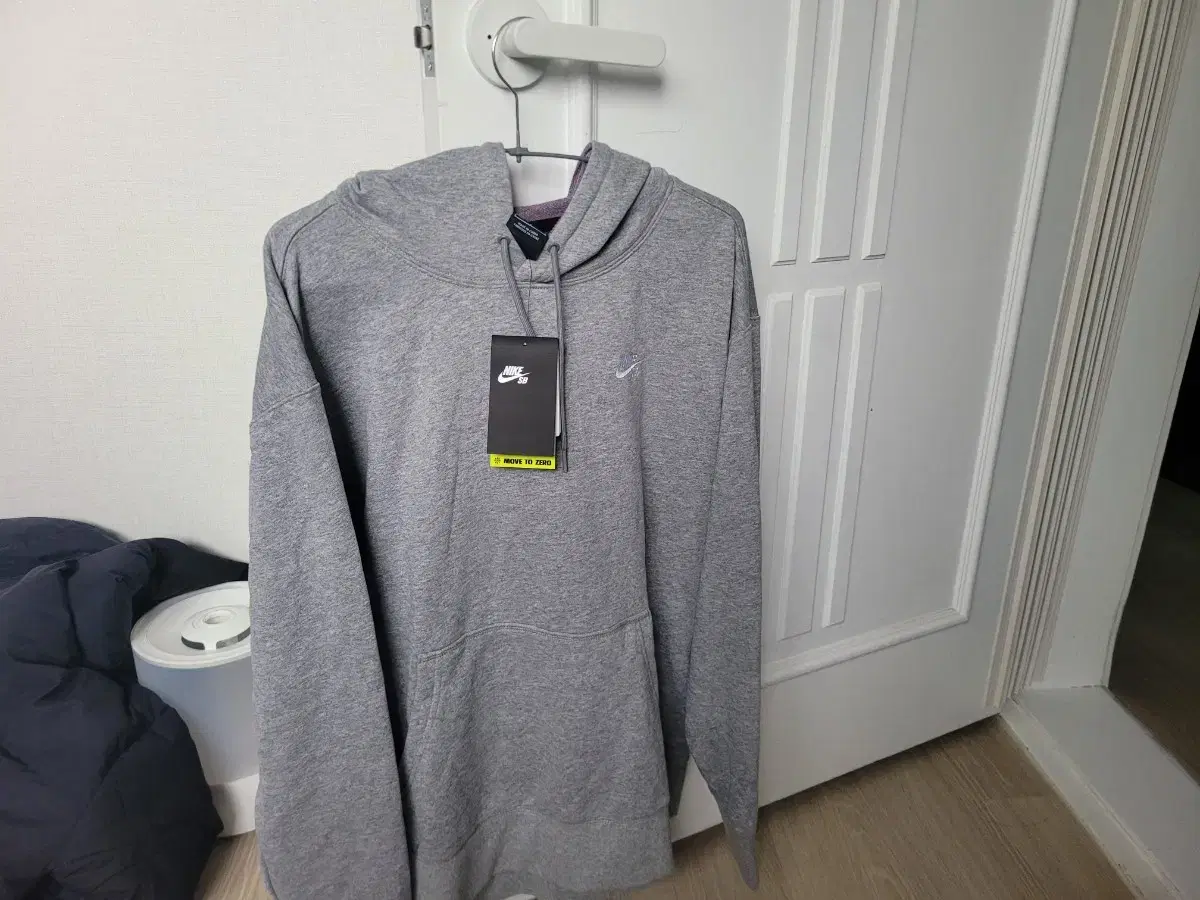 Nike hoodie size L 100 new for sale.