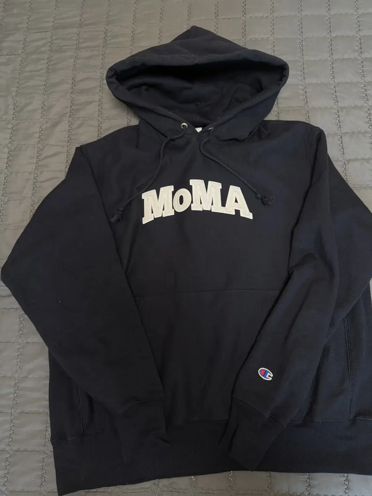 Champion x Moma Hoodie Navy size L sells out