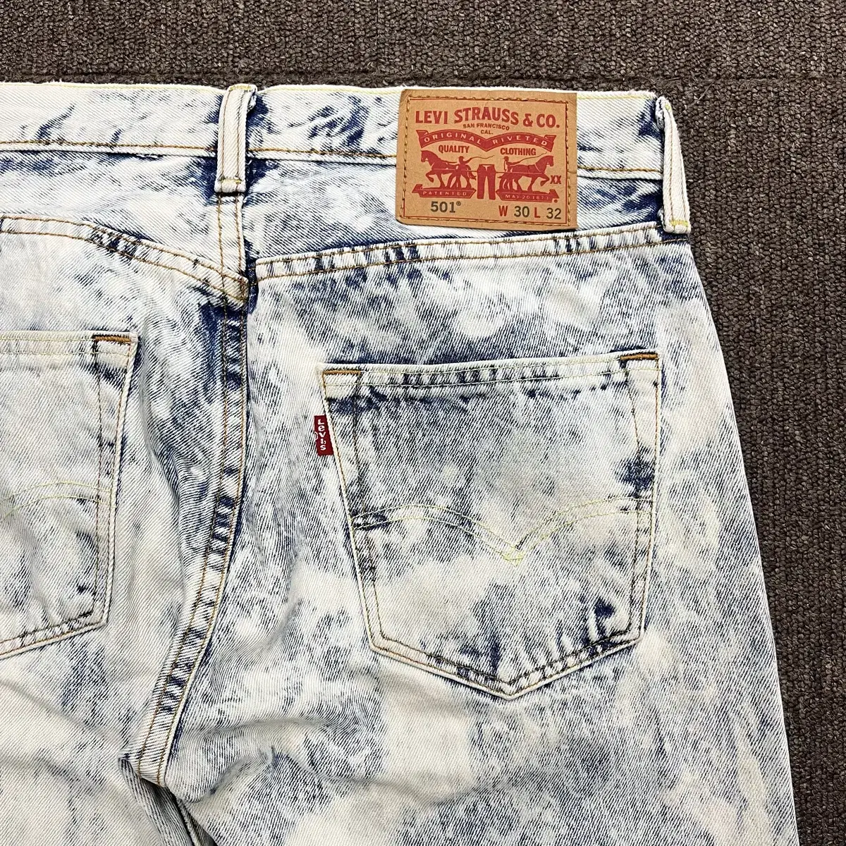 (30) Levi's 501 Acid Bleach Washed Out Jeans