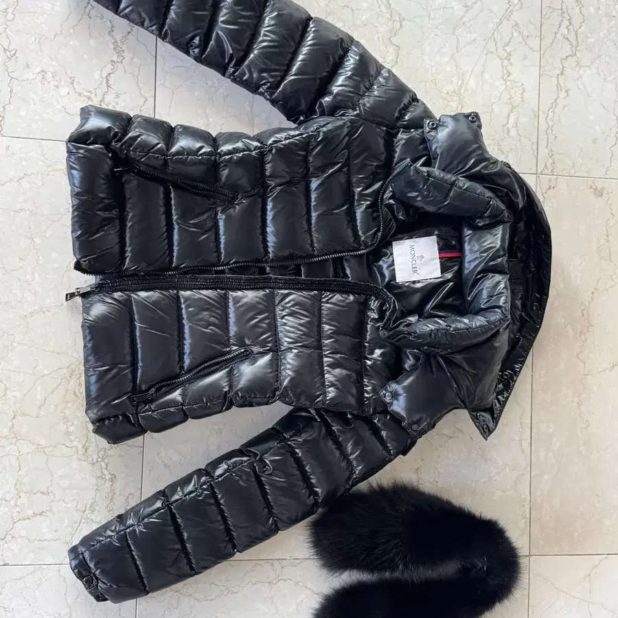 몽클레어 바디퍼 패딩 MONCLER BADYFUR 새상품급