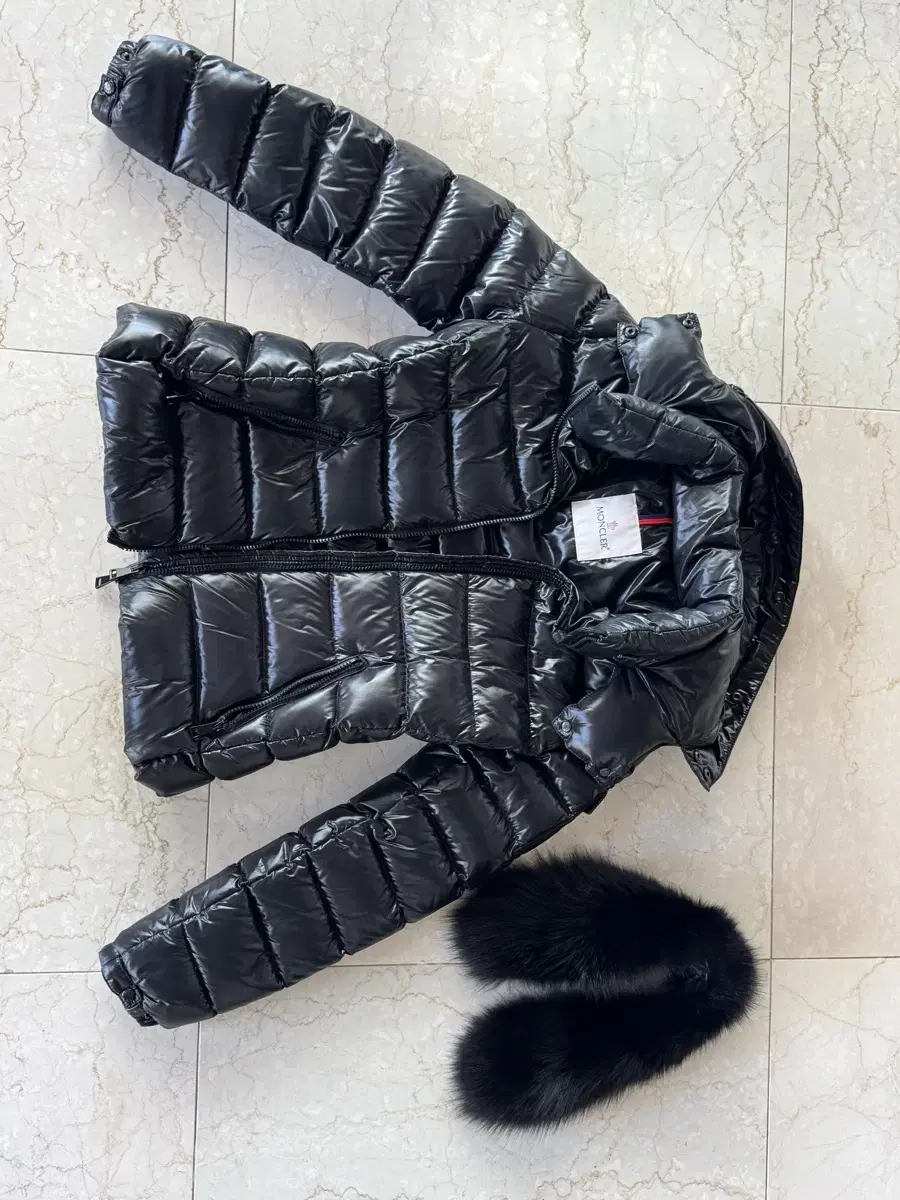 몽클레어 바디퍼 패딩 MONCLER BADYFUR 새상품급