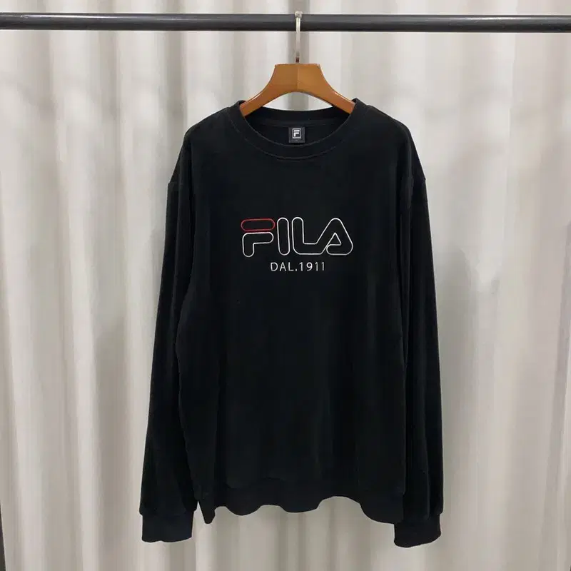 Pilar Big Logo Velvet Sweatshirt Man-to-Man 105 S04490