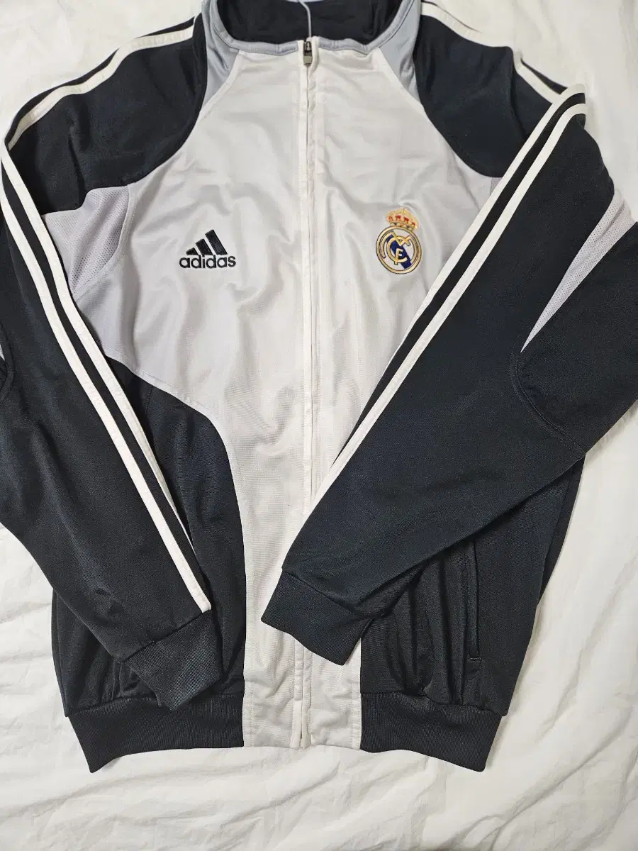 04-05 Real Madrid Adidas Samsun Jersey