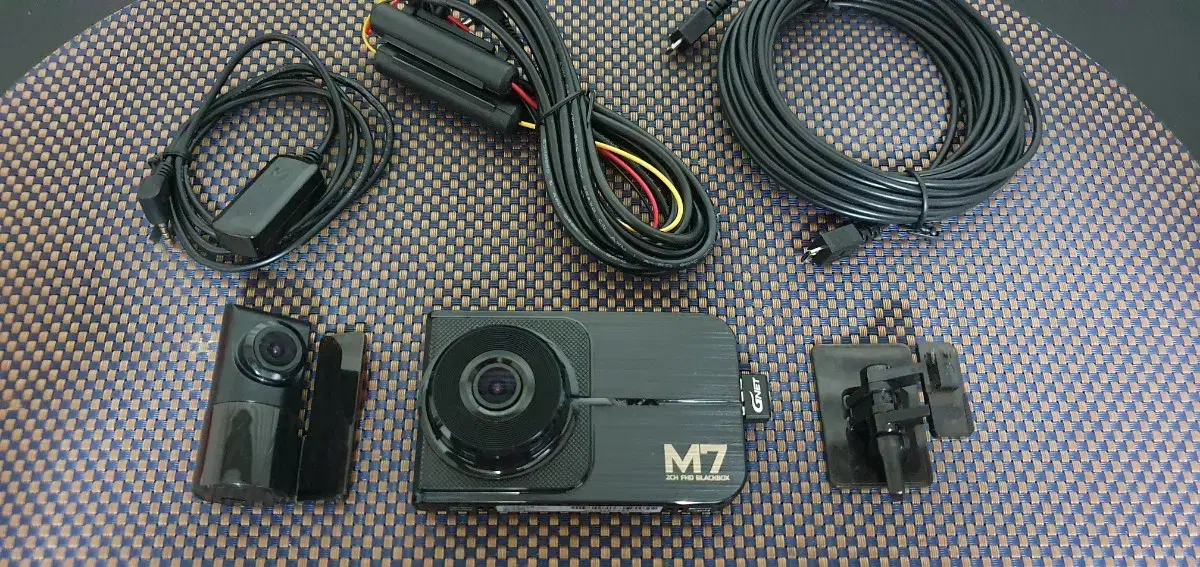 지넷 M7 블랙박스 (32GB, GPS, WiFi)