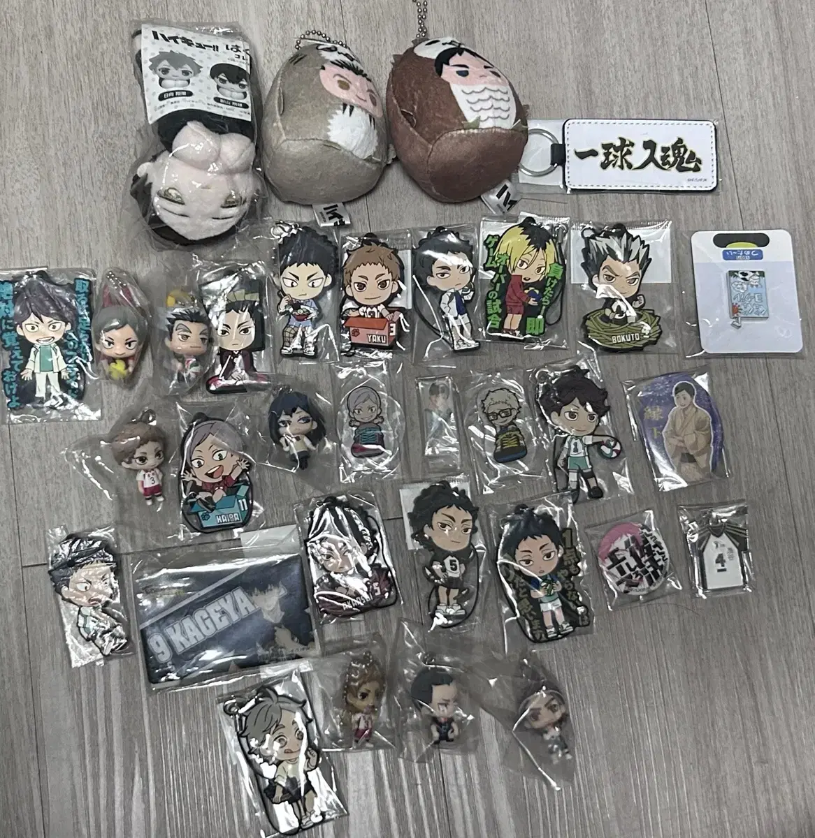 Sells haikyuu badges doll strap figures acrylic and more wts 