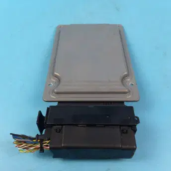 아우디 A4 ECU 모듈 8R0 907 364B / 8R0907364B