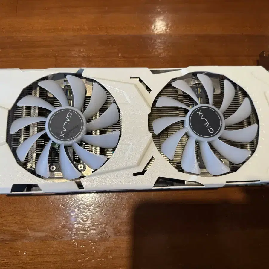 갤럭시 1070ti 그래픽카드 거의 새거 팝니다