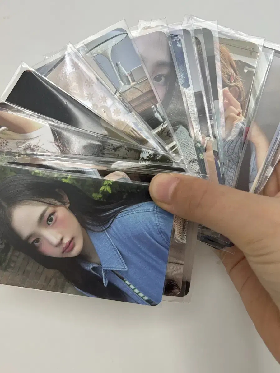 10 random photo cards from new jeans