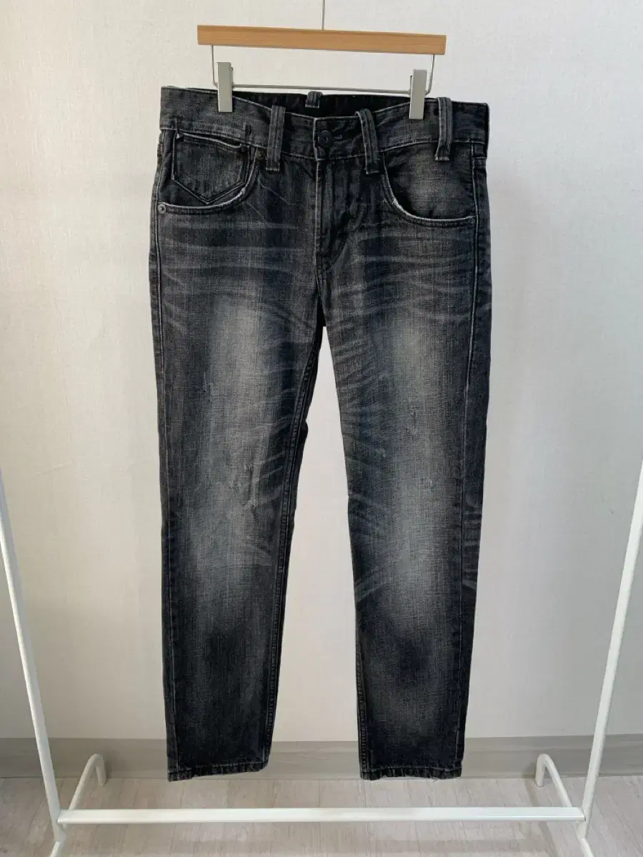 Levi's 519 Dark Blue Jeans 32