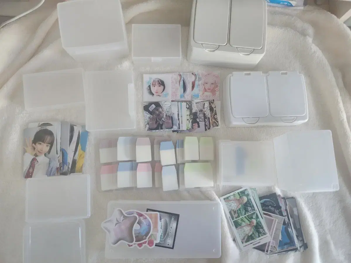 Sells packaging supplies (Tong, photocard, unofficial goods )