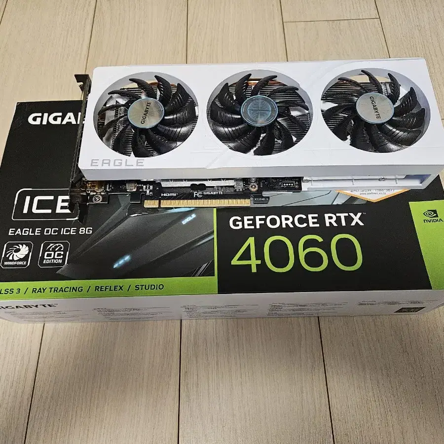 기가바이트 RTX 4060 EAGLE OC ICE 8GB 3팬