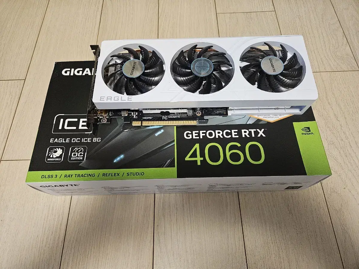 기가바이트 RTX 4060 EAGLE OC ICE 8GB 3팬