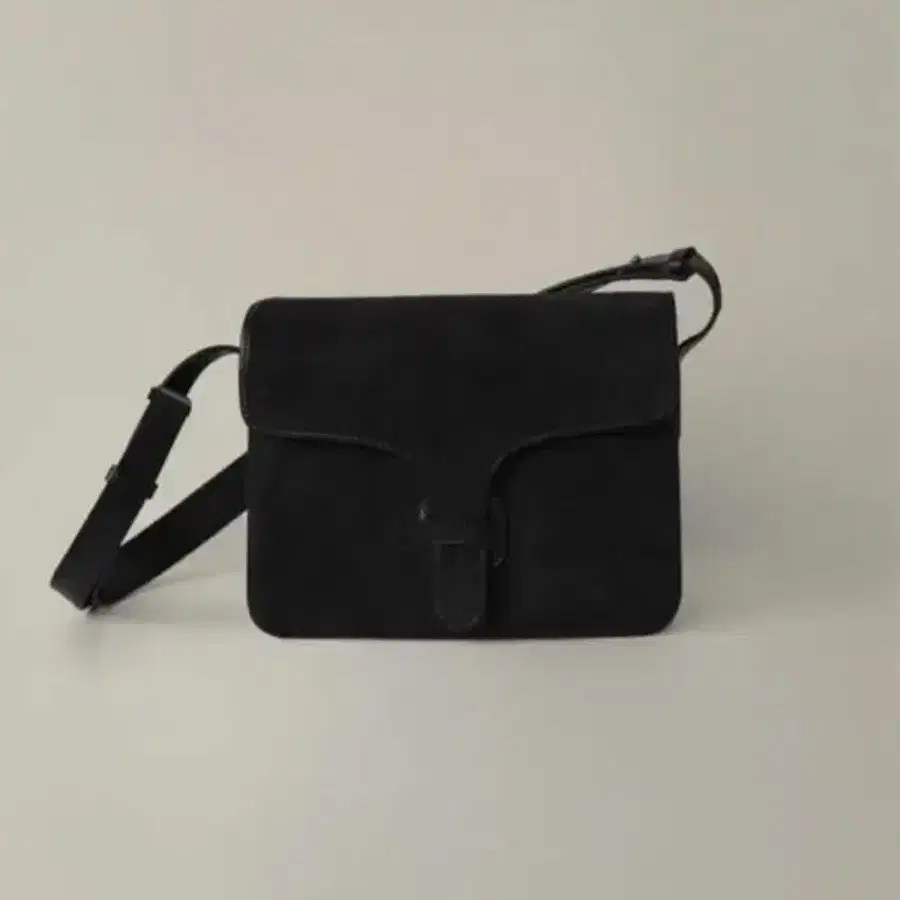 Royce suede cross bag (Black)