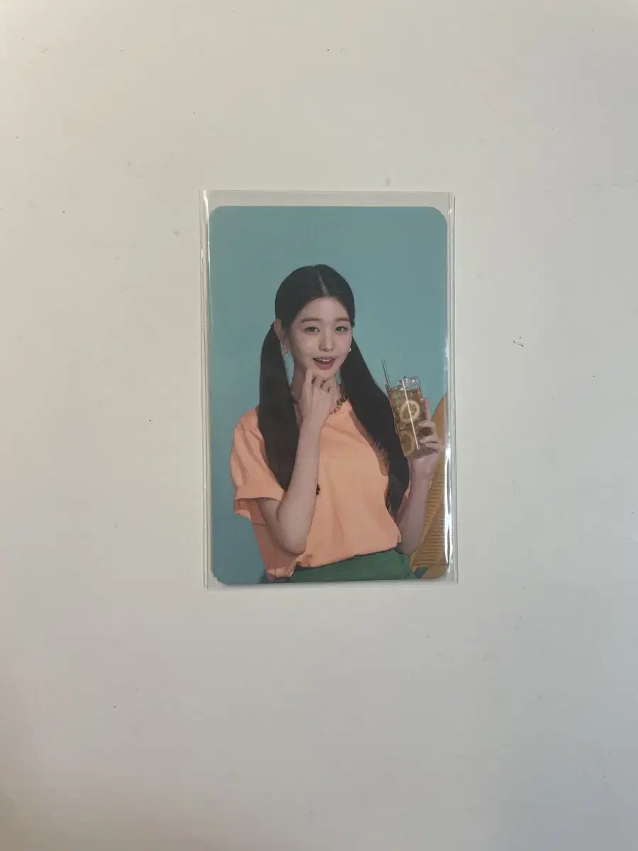 ive wonyoung advertise photocard and sell 