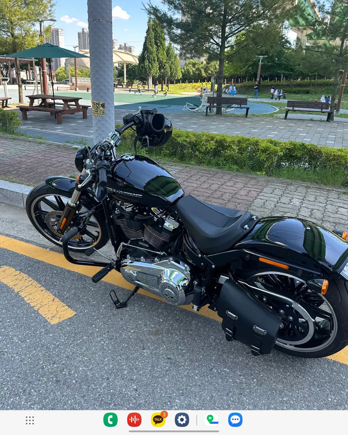 21년식 브레이크아웃  4000km 판매합니다. 할리데이비슨