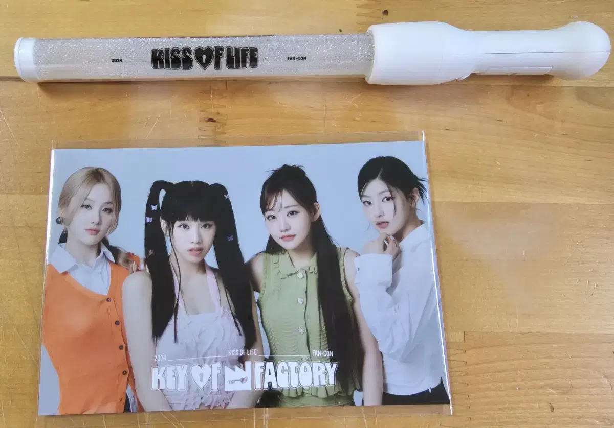 Kiss of Life kiss of life fan con Lightstick + Postcard WTS