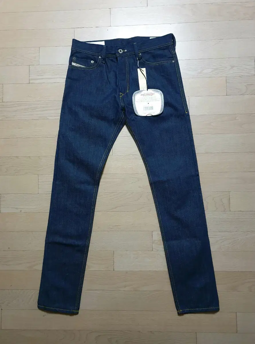 Unworn)DIESEL Diesel TEPPHAR Jeans