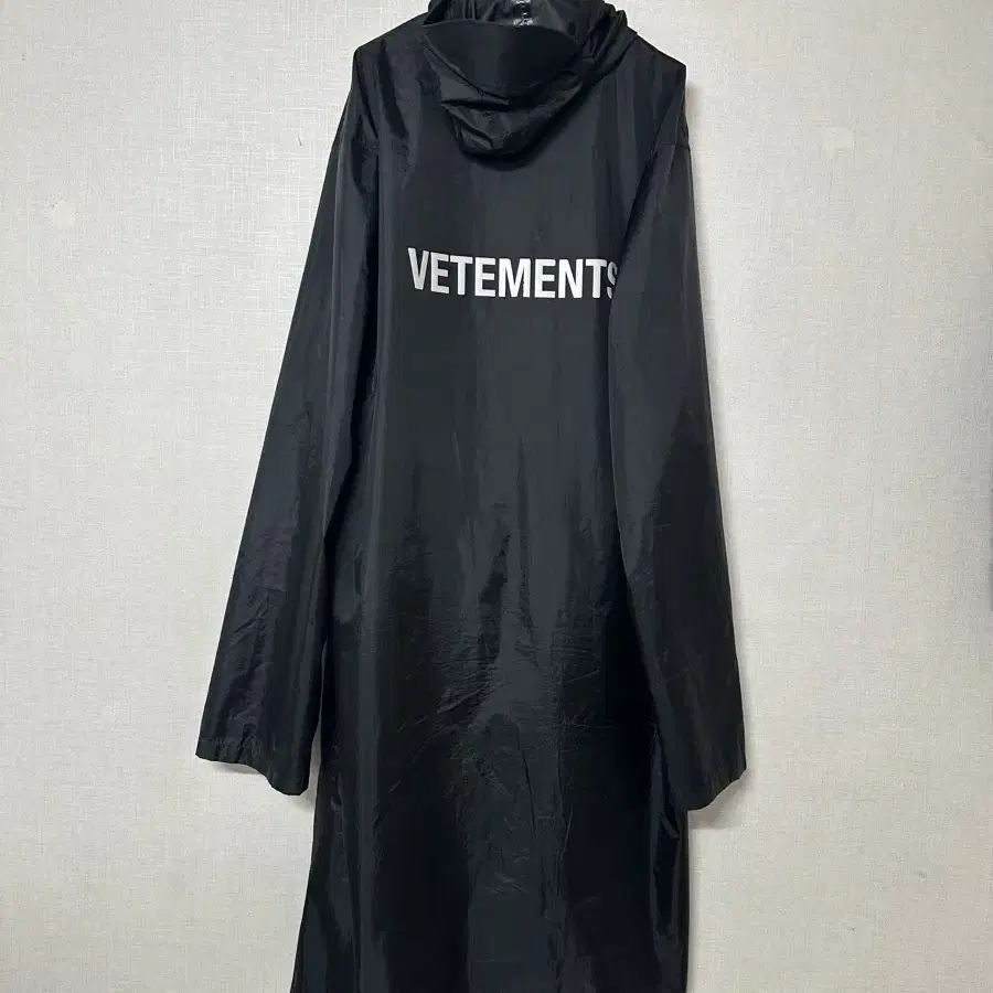 VETEMENTS 베트멍 초판 OG 레인보우 코트