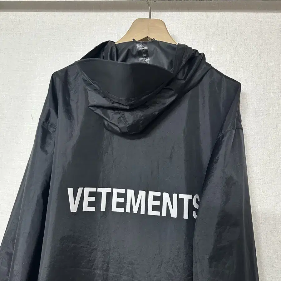 VETEMENTS 베트멍 초판 OG 레인보우 코트