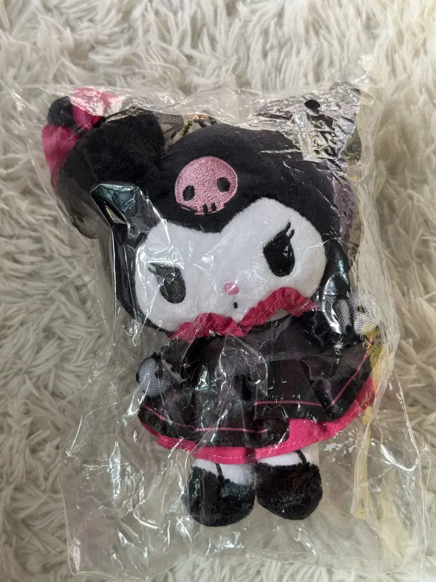 The Ojosama Serie E mascot holder keyring that Rio Kuromi admires.