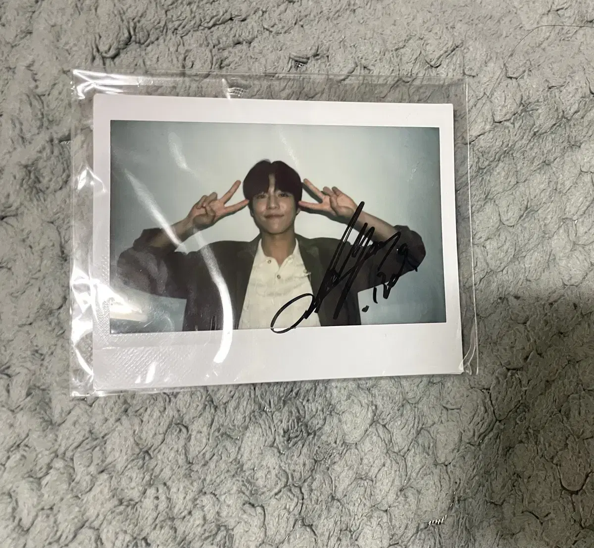 Hyunwoo Hyunwoo's personalized signature pola