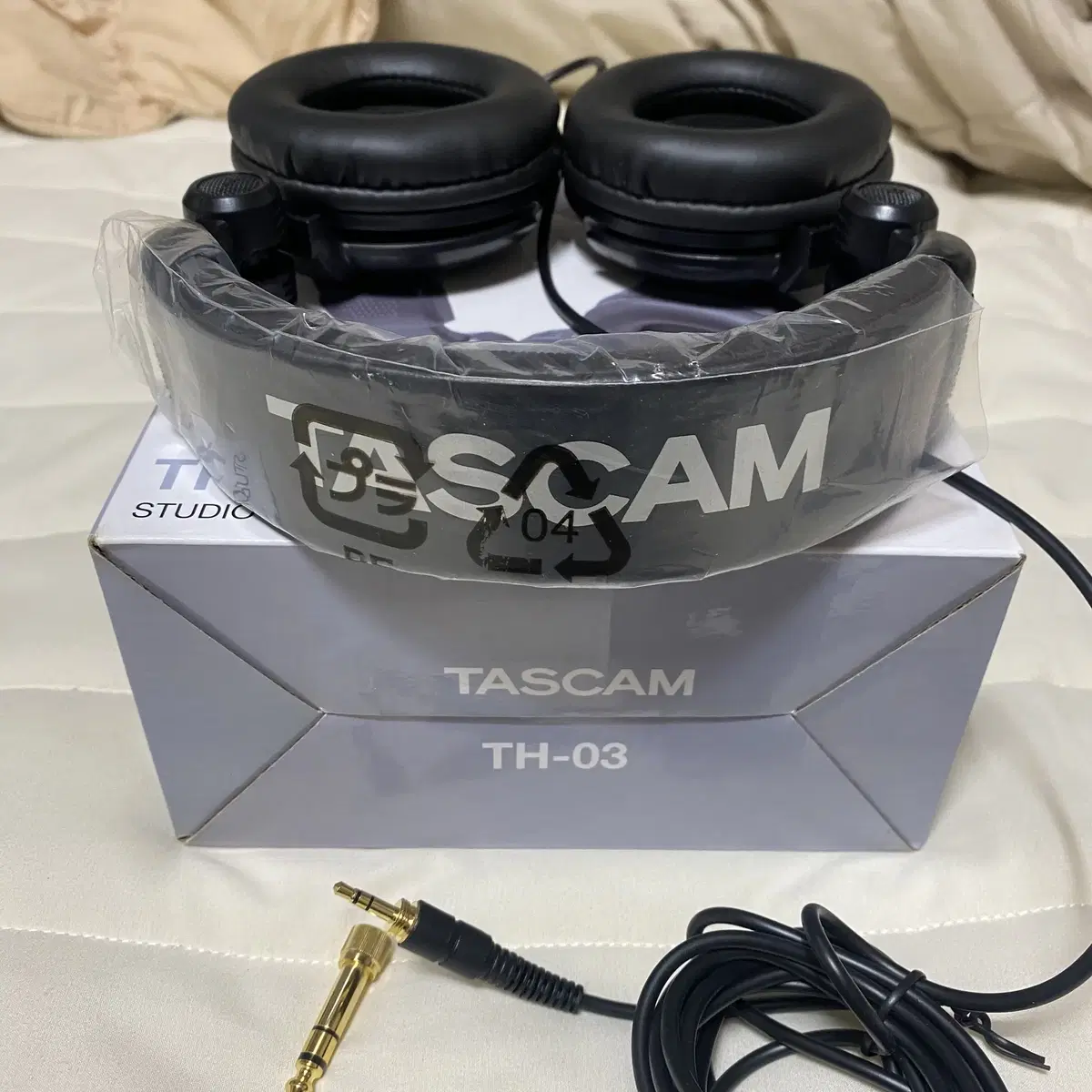 TASCAM  TH-03  오디오 인터페이스용 헤드셋 팝니다!