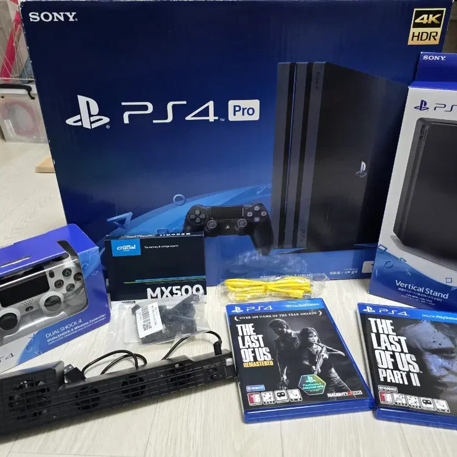 PS4 PRO 2TB는 이거 가져 가세요~ 상태는 최고! 2세트 풀옵션