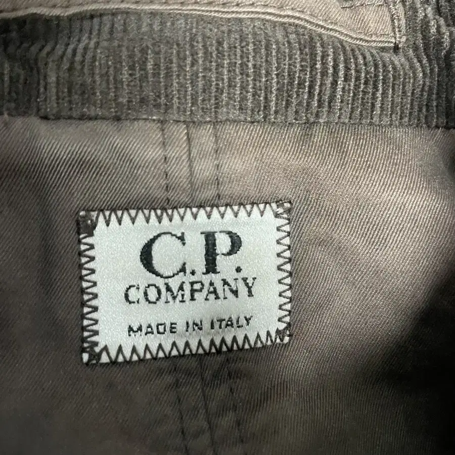 CP COMPANY 코듀로이 발마칸 코트