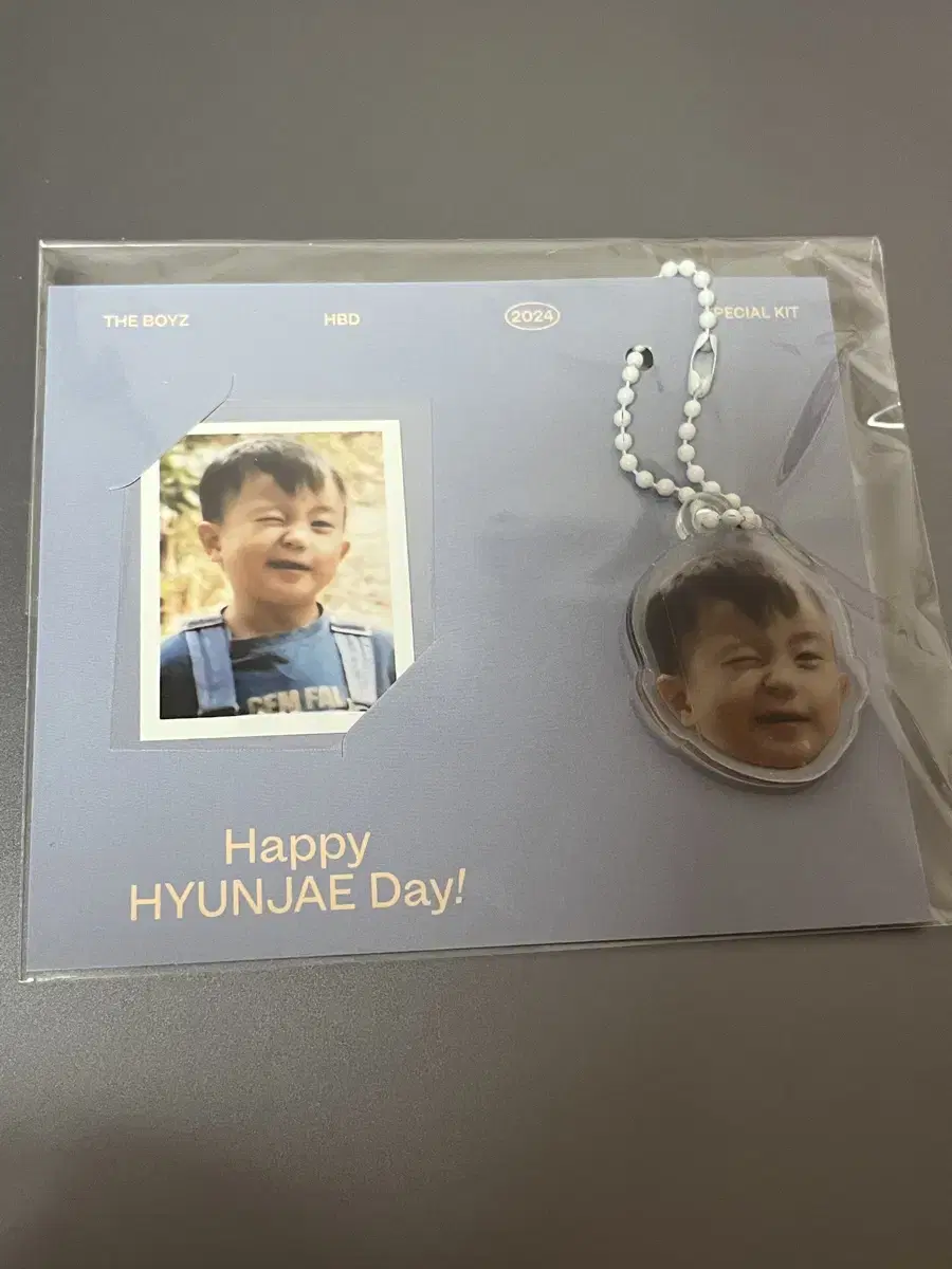 The Boyz hyunjae birthday kit baby bump keyring