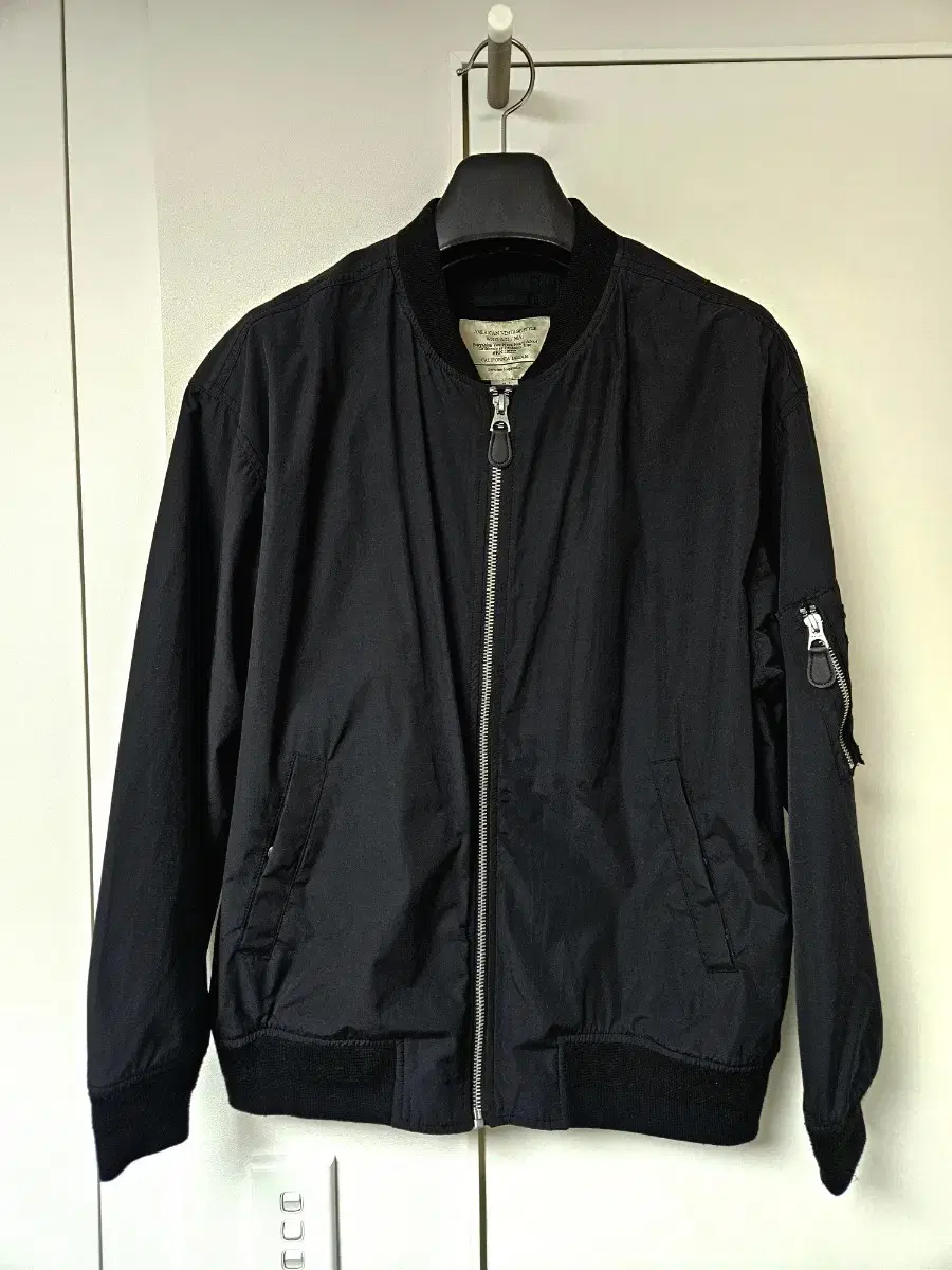 HOOAU MA-1 Jacket size L sells.