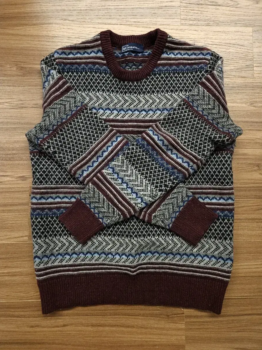 Sells gap knit size M.