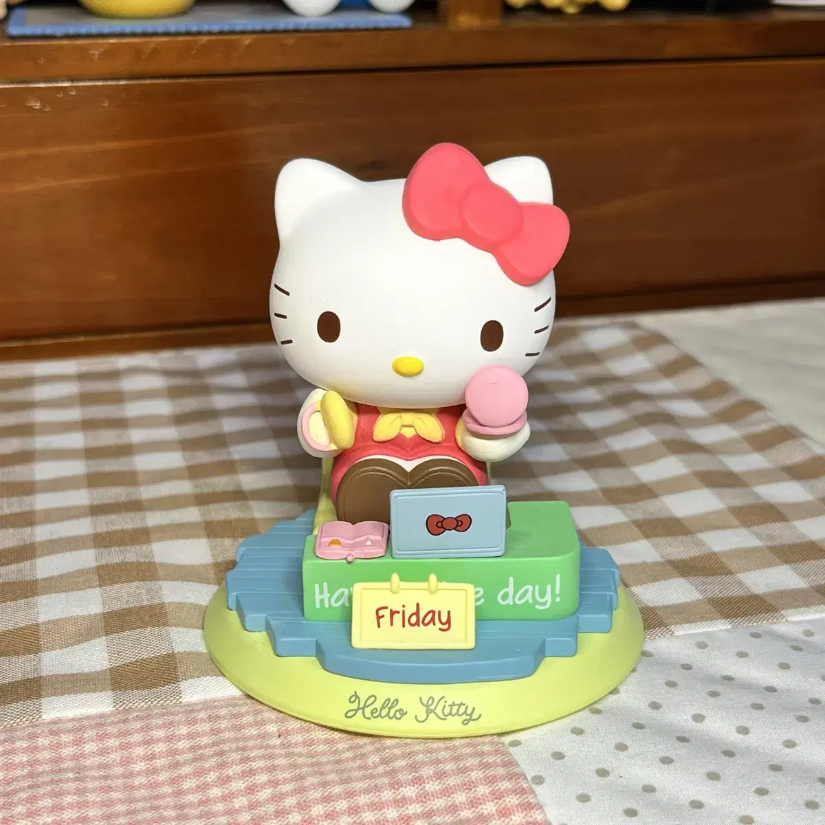 Hello Kitty Lovely Week Figures Friday