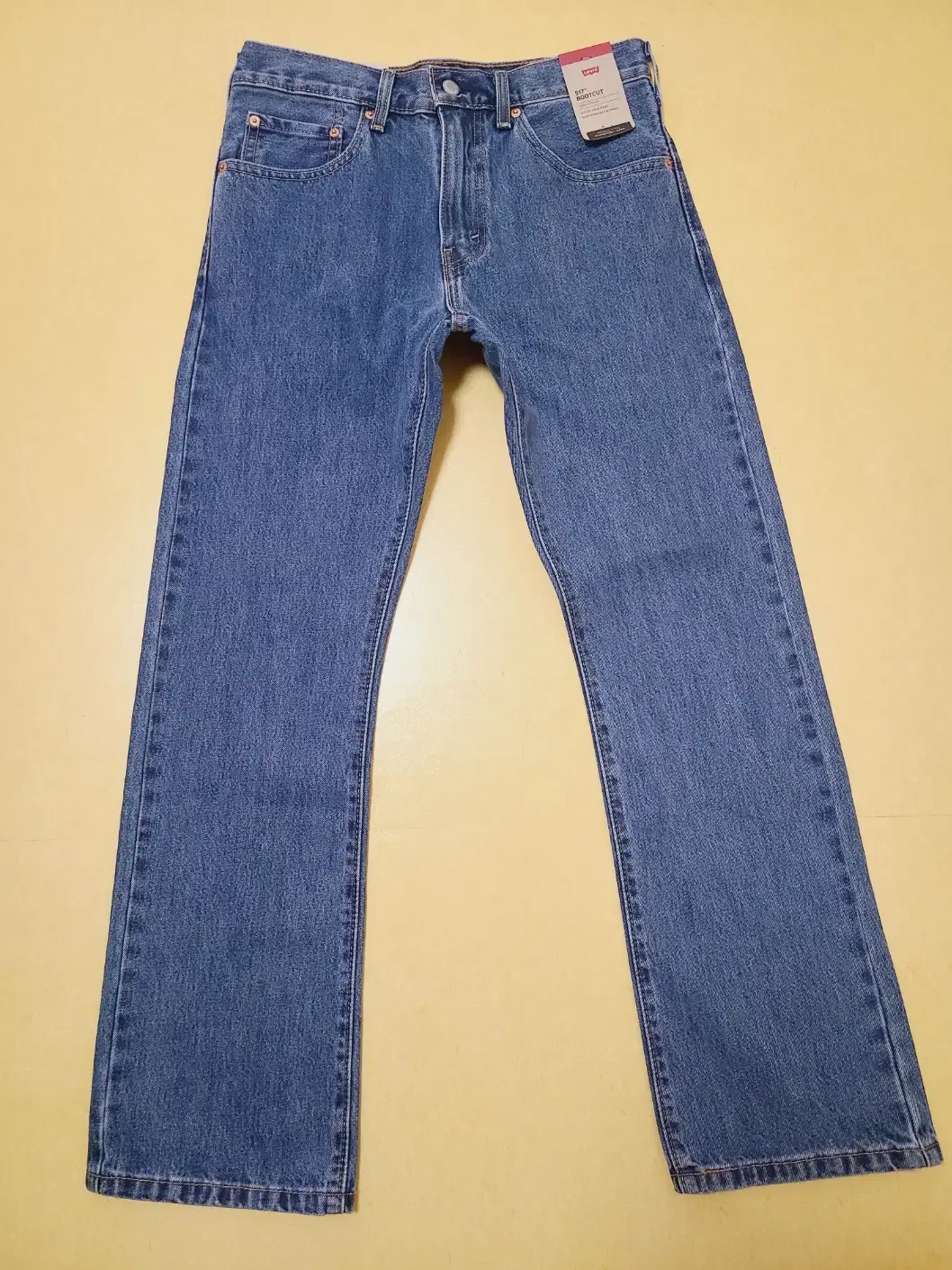 Levi's 517 Medium Stonewash sells.