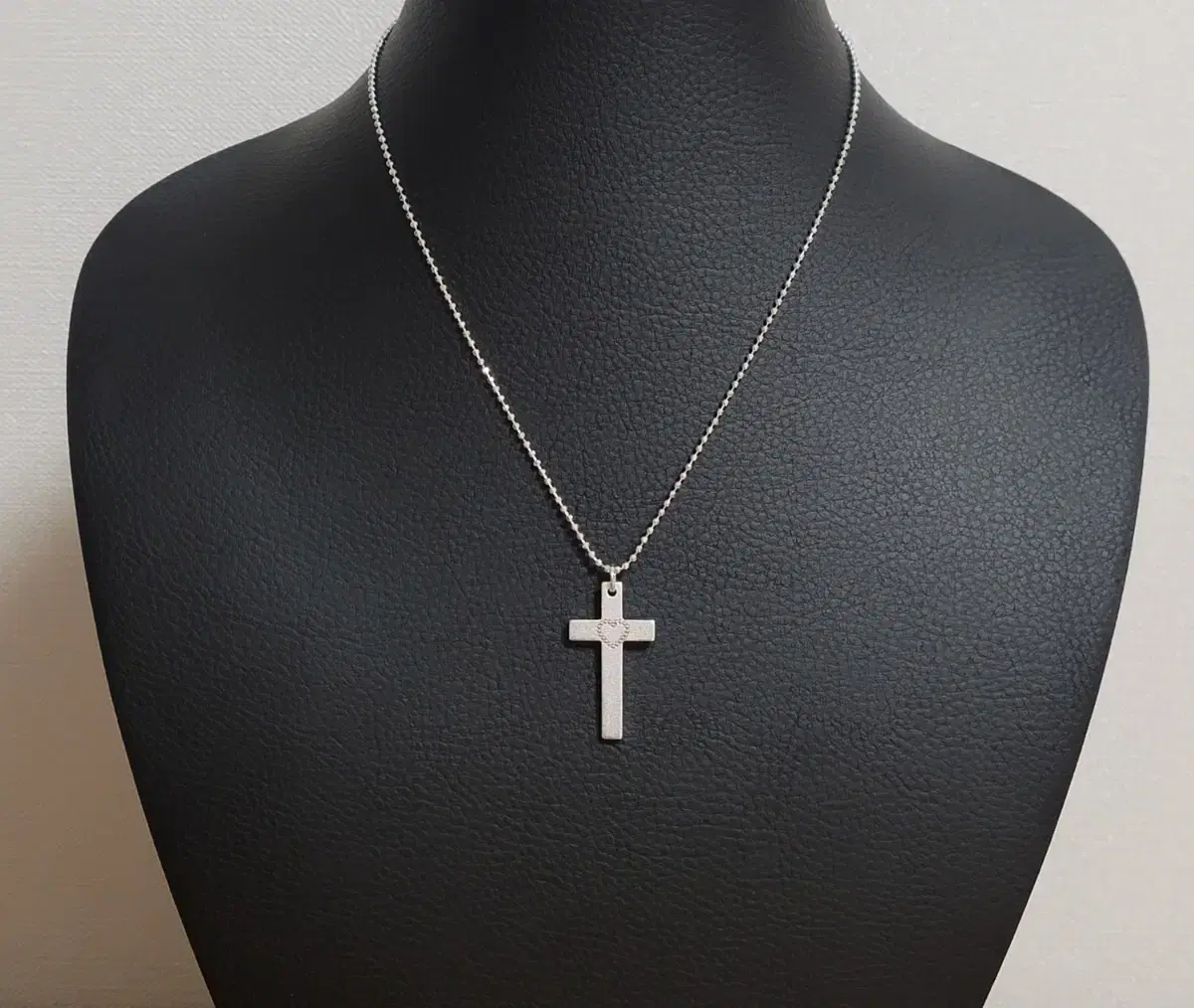 [blingjungwon]Heart pattern cross necklace