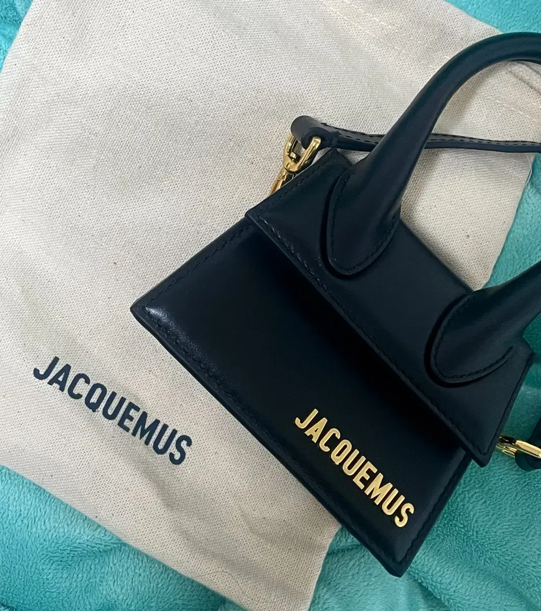 자크뮈스 JACQUEMUS 르 치키토 미니 블랙