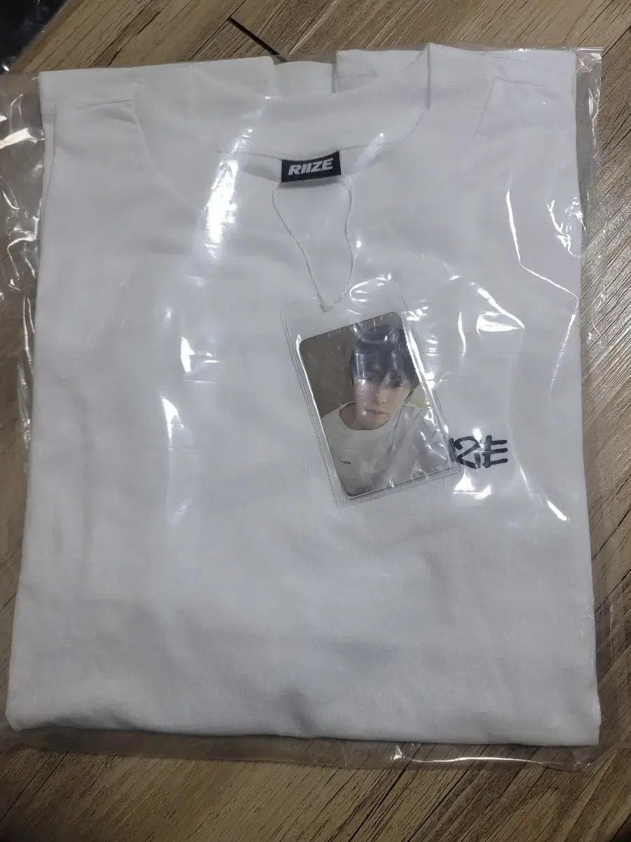 Photocard available separately) Rize eunseok Valentine Long Sleeve White Unsealed