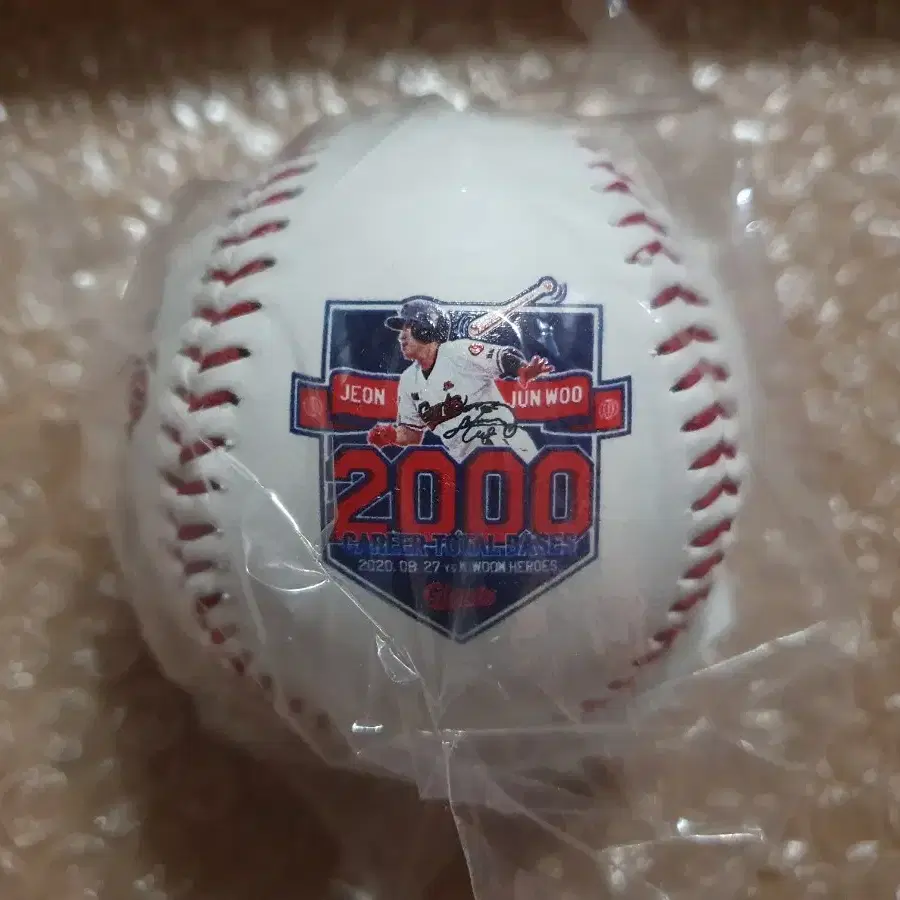 KBO 전준우 2000루타 기념구