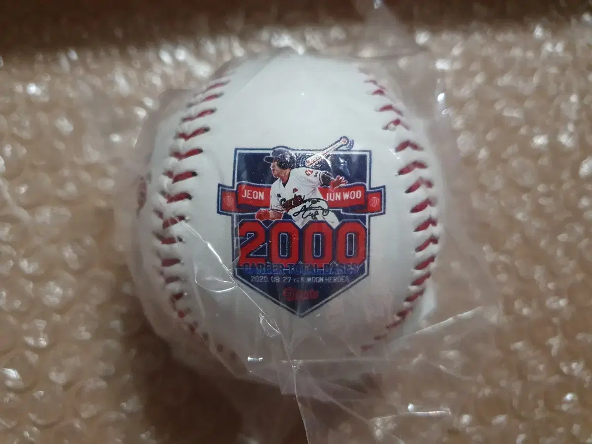 KBO 전준우 2000루타 기념구